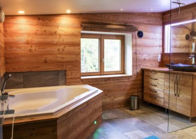 Salle de bain 2ème étage côté baignoire chalet en location à le Monêtier les bains, Serre-Chevalier